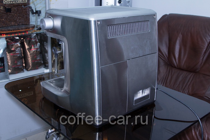 Кофеварка Bork C802 вид задней части