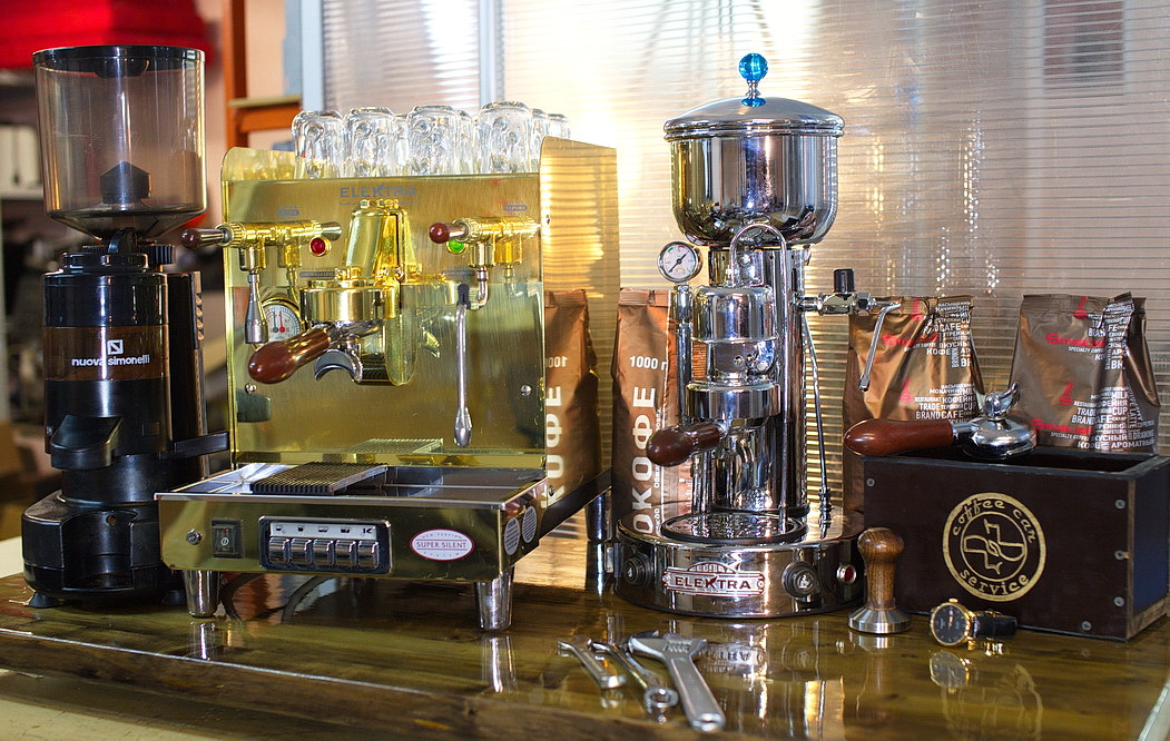 Ремонт профессиональных и бытовых кофемашин Elektra в компании CoffeeCar.
